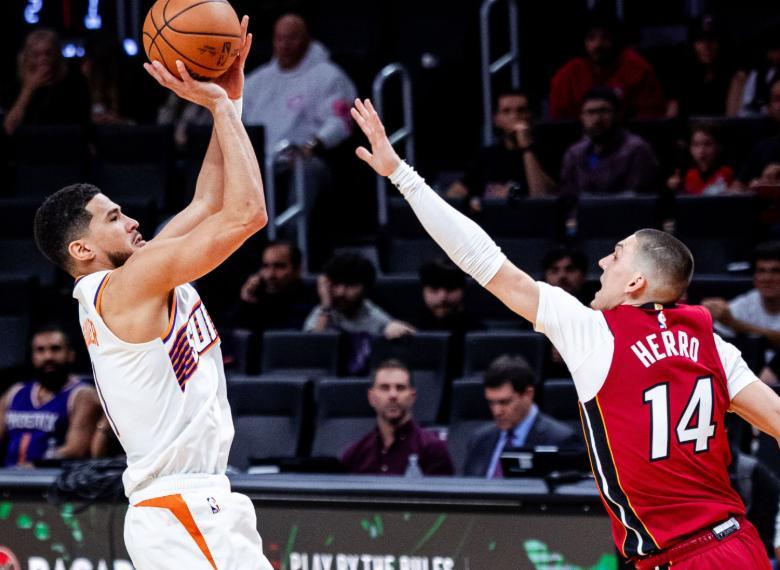 世界杯赛程查询-热火双星56分拯救希罗，布克24+9+9难救主，太阳无缘20分大逆转